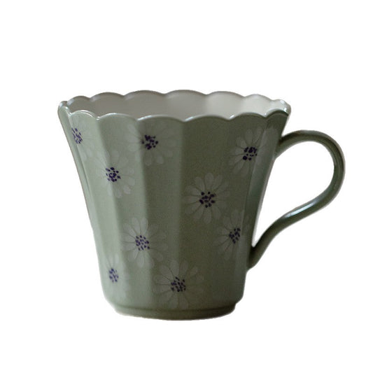 Musta 6.1 oz Green Ceramic Mug - Daisy Scalloped Rim